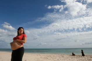  A pregnant woman pour WWP2009. Nabeul, Tunisia, 2009.
 